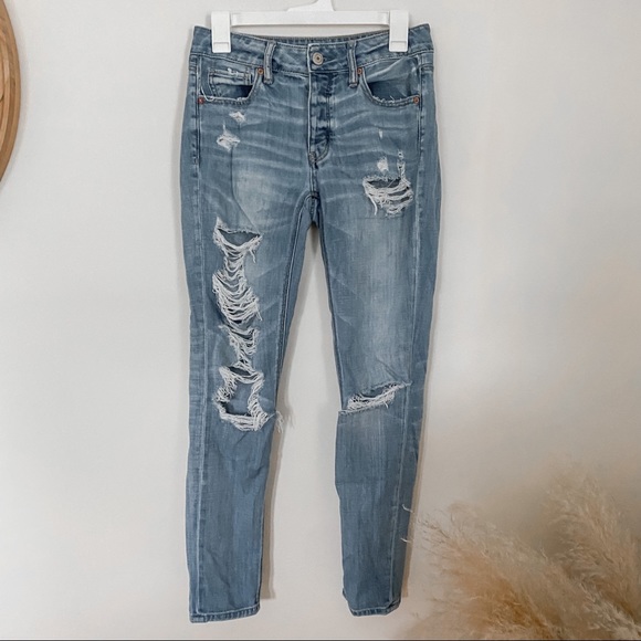 American Eagle Outfitters Denim - American Eagle distressed tomgirl button fly jeans